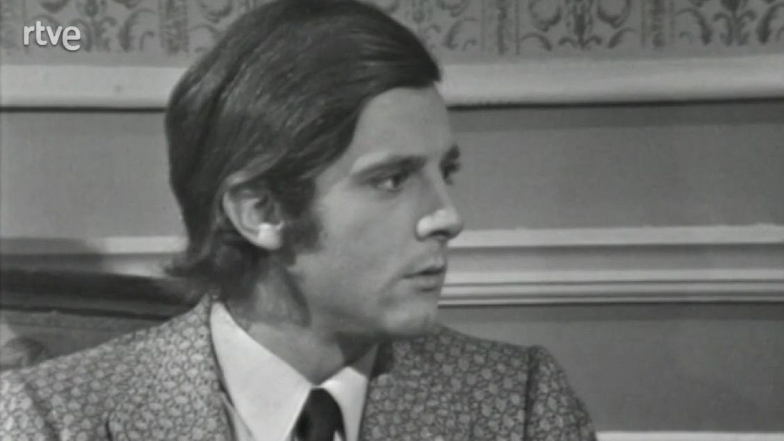 Bajo el mismo techo - Flores para la señora - Bajo el mismo techo | Ver