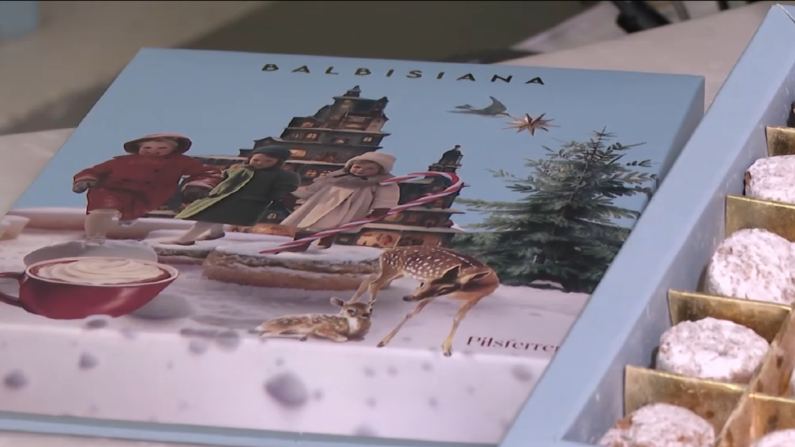 Ilustradoras de moda, una profesión cada vez más demandada en Navidad | Ver