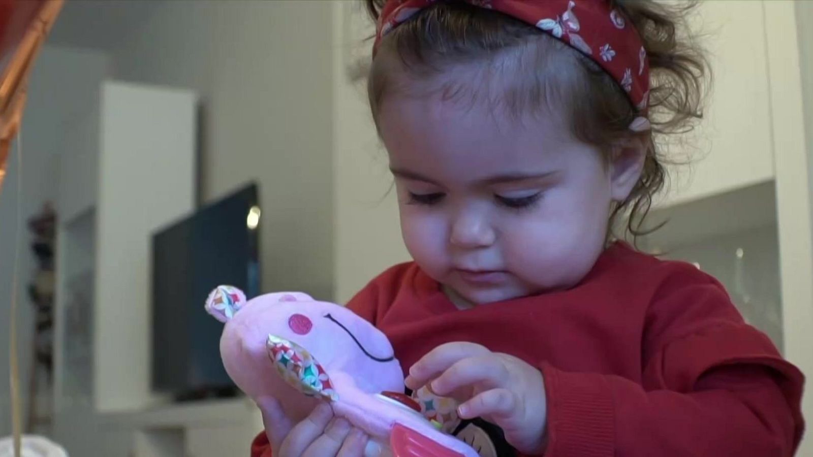 La ilusión de la Navidad: Papa Noel llega a las casas - Telediario 1 | Ver