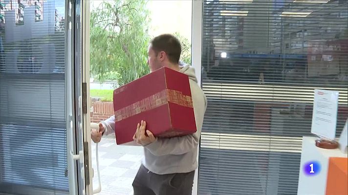 L'Informatiu - Proliferen els punts de recollida de paqueteria per tornar els regals