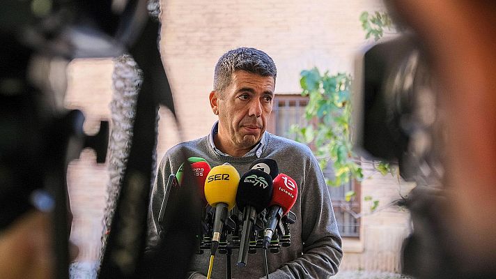 Telediario 2 - Nueva versión sobre la comida de Mazón: acudió como líder de los populares valencianos