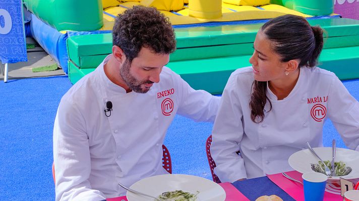 MasterChef - Eneko y María Lo entran en cocinas a ayudar a los aspirantes