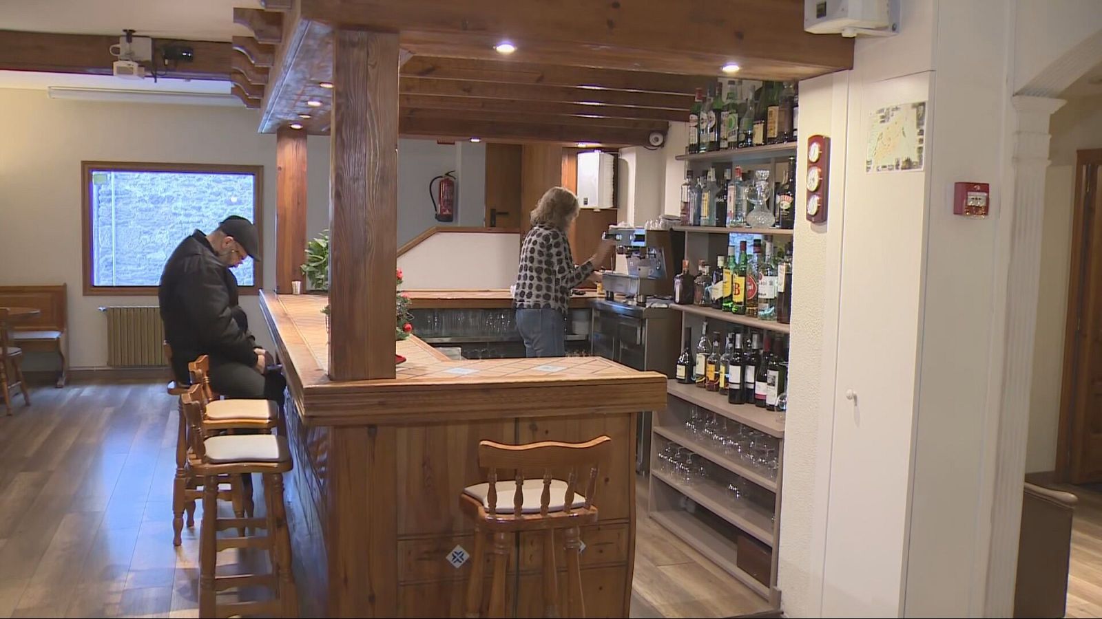 Ple fins la bandera als hotels d'alta muntanya - L'Informatiu | Veure