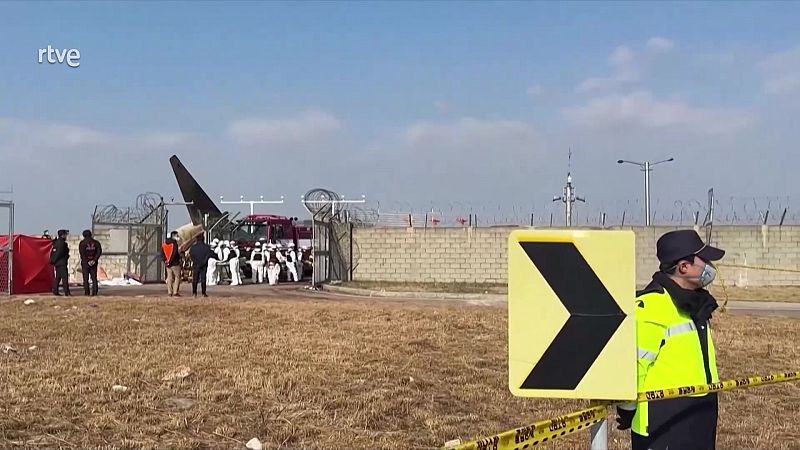 La aerolínea Jeju Air pide perdón por el choque de un avión en Muan - Fin de semana 24h | Ver