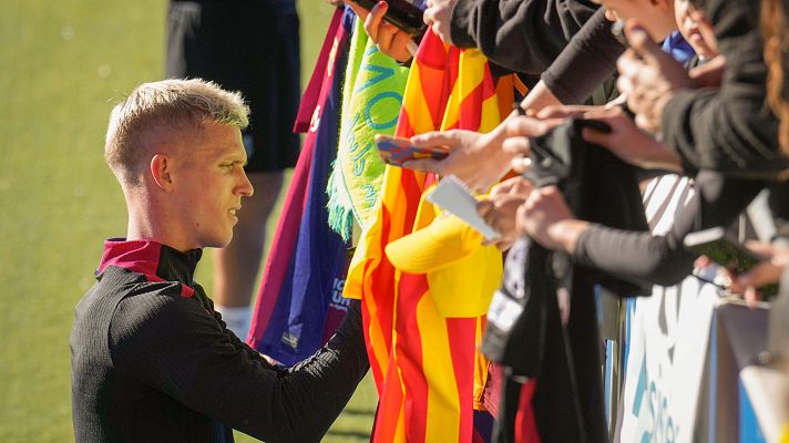 Telediario 1 - Dani Olmo, protagonista del entrenamiento del Barça ante su público
