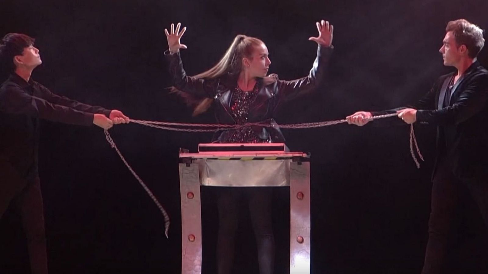 'Maestros de la Magia', un espectáculo coral con toques de cine | Ver