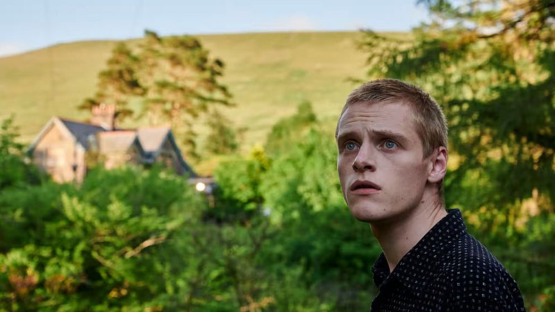 'Somewhere boy', tráiler (estreno 2 de enero)