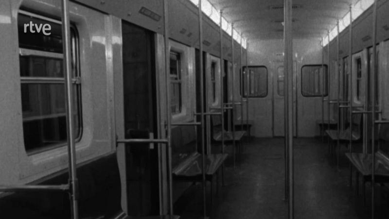 Arxiu TVE Catalunya - Estrena de la sèrie 100 als convois del metro | Veure