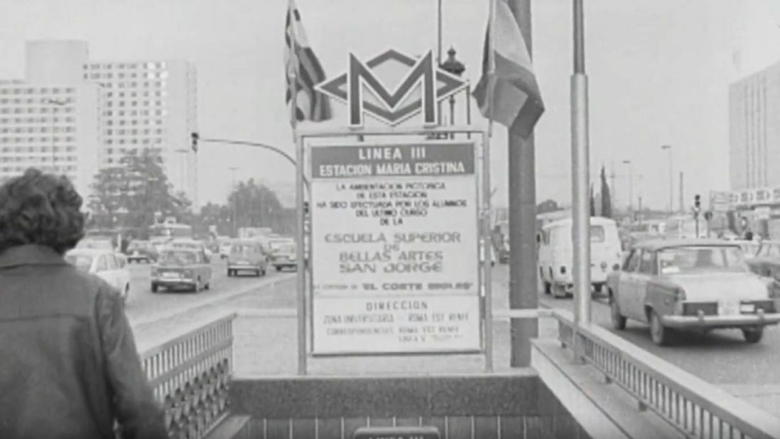 Nodo - Noticias de Barcelona 1975 - Mural de los alumnos de Bellas Artes San Jorge en el metro - NO-DO | Ver