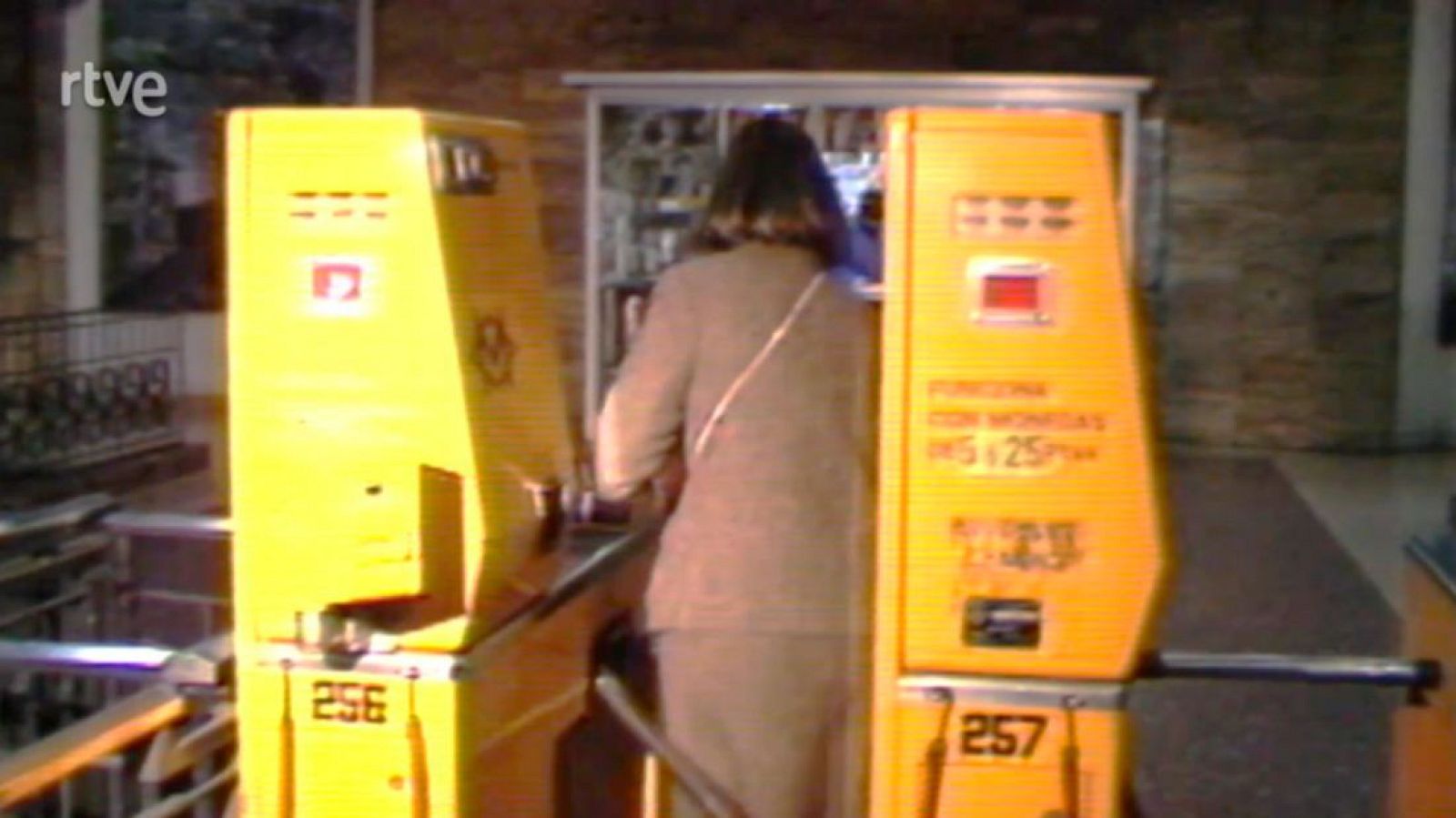 Metro de Barcelona: centre de control i taquilles - Arxiu | Veure