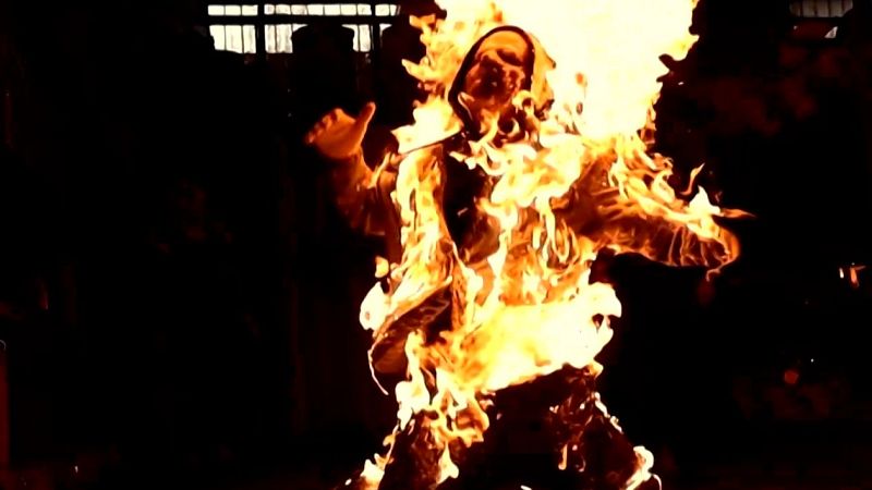 Pasamos un día con los dobles de acción de las estrellas del cine - Telediario 1 | Ver