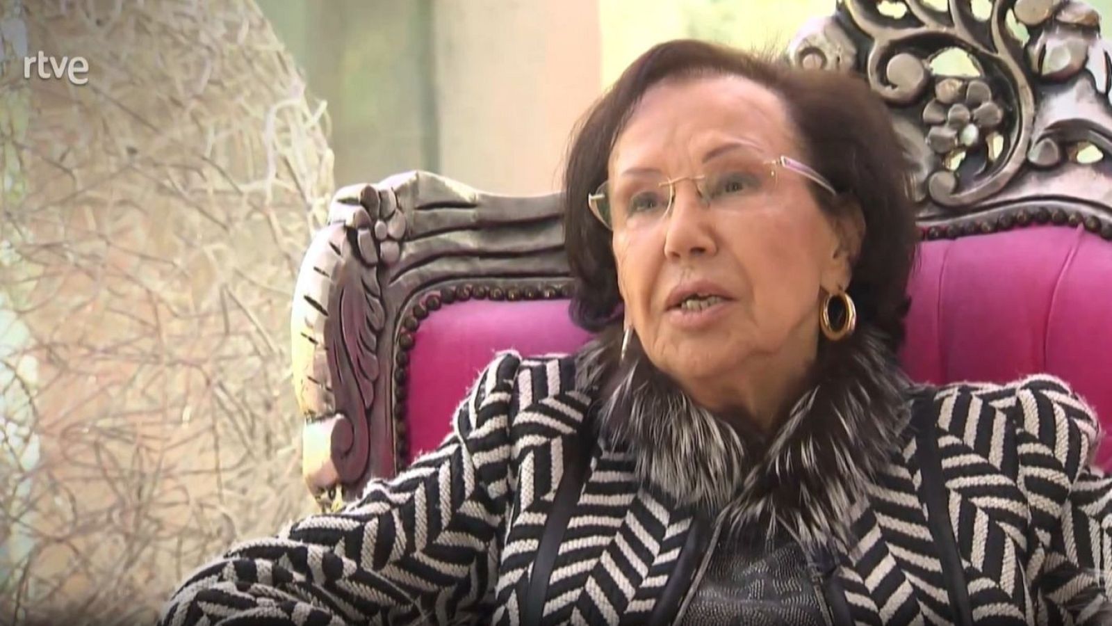 Lola Casademunt, su historia contada por ella y sus colaboradores - Flash moda | Ver