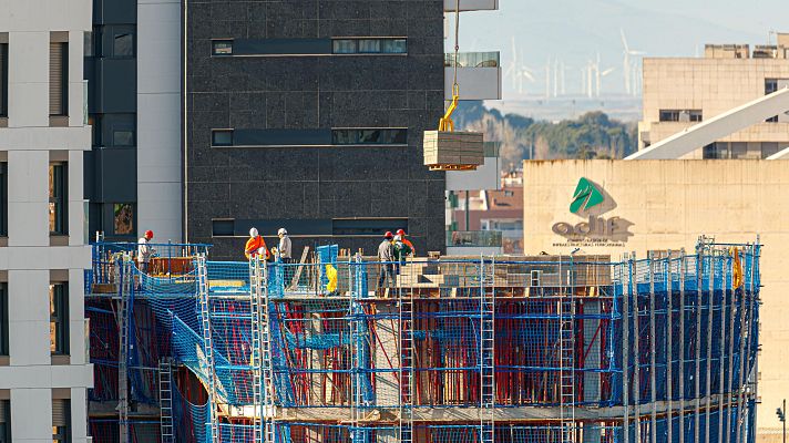 Informativo 24h - El euríbor sigue bajando en diciembre y abarata las hipotecas en más de 100 euros al mes