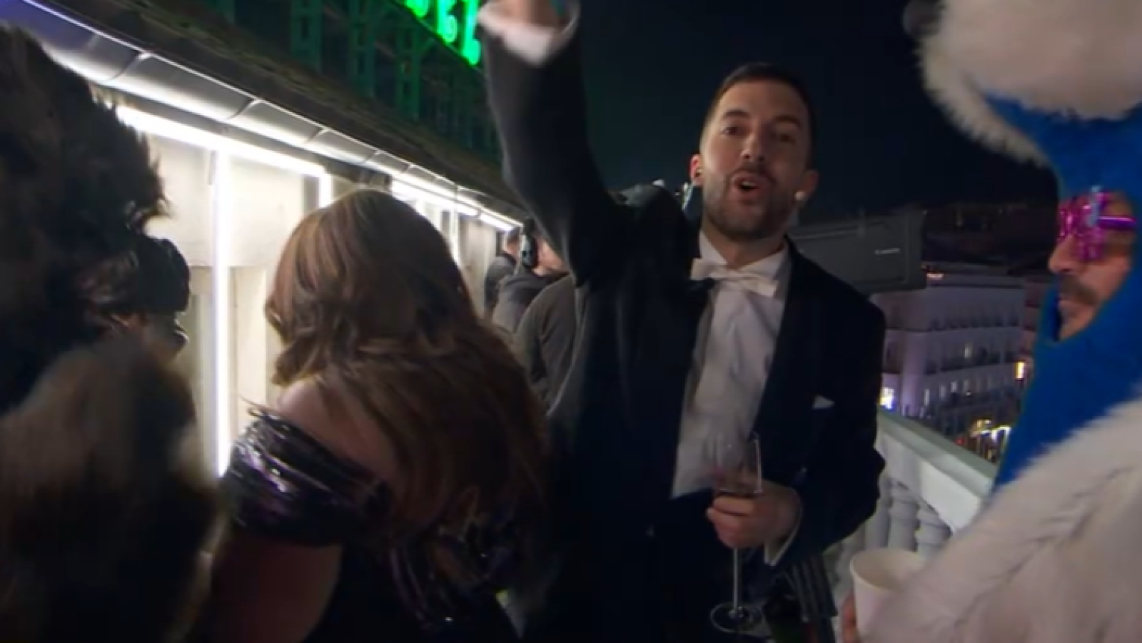 Lalachus y David Broncano van locos con el Champín, ¡Feliz 2025, niño! - Campanadas de Fin de Año | Ver