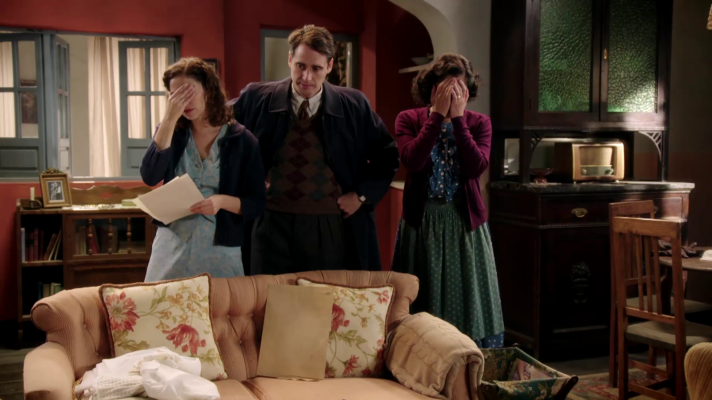 Salón de té La Moderna - Miguel y Trini conocen el precio de la operación de León