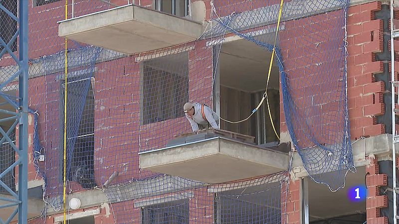 Catalunya tanca l'any amb el nombre d'aturats més baix des de 2007, i això malgrat el petit repunt d'aquest mes de desembre - L'Informatiu | Veure