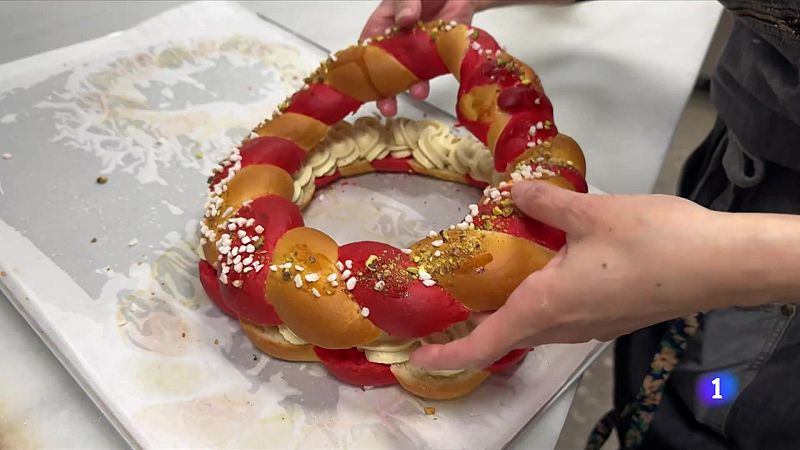 Les fleques treballen a contrarellotge per tenir els tortells de Reis a punt - L'Informatiu | Veure