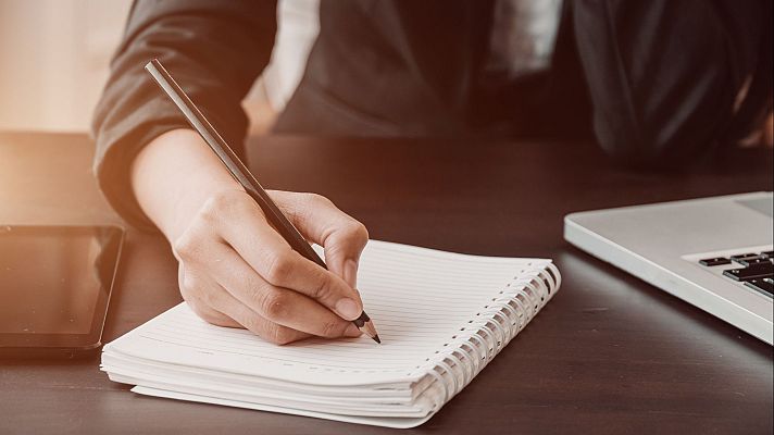 Telediario 2 - Cientos de rusos escriben cartas para compatriotas disidentes que están encarcelados