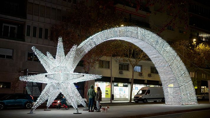 Telediario 2 - Las luces de Navidad, un problema al caer la noche para algunos vecinos