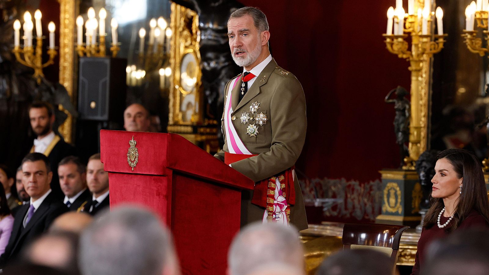 El rey felicita a las Fuerzas Armadas por su papel en la dana - Especiales informativos | Ver