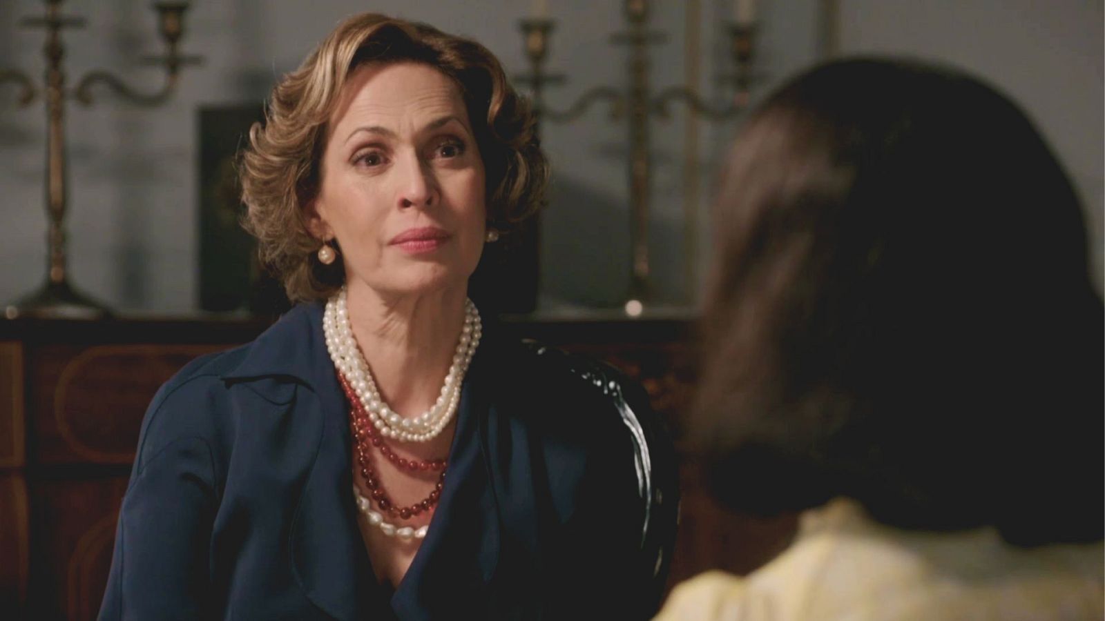 Maruja le cuenta su versión a Paula - Salón de té La Moderna | Ver