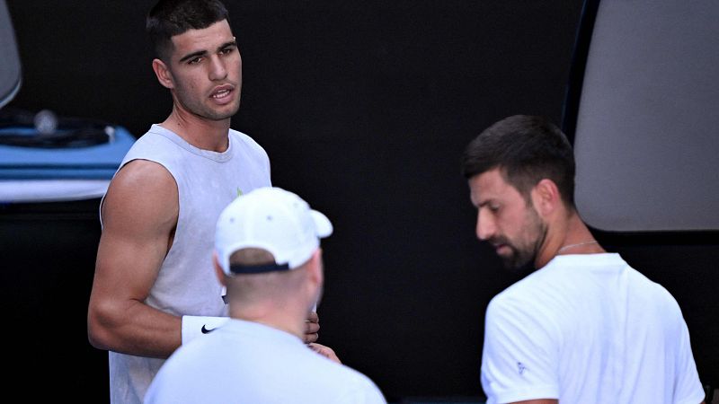 Alcaraz y Djokovic entrenan juntos de cara al Open de Australia | Ver