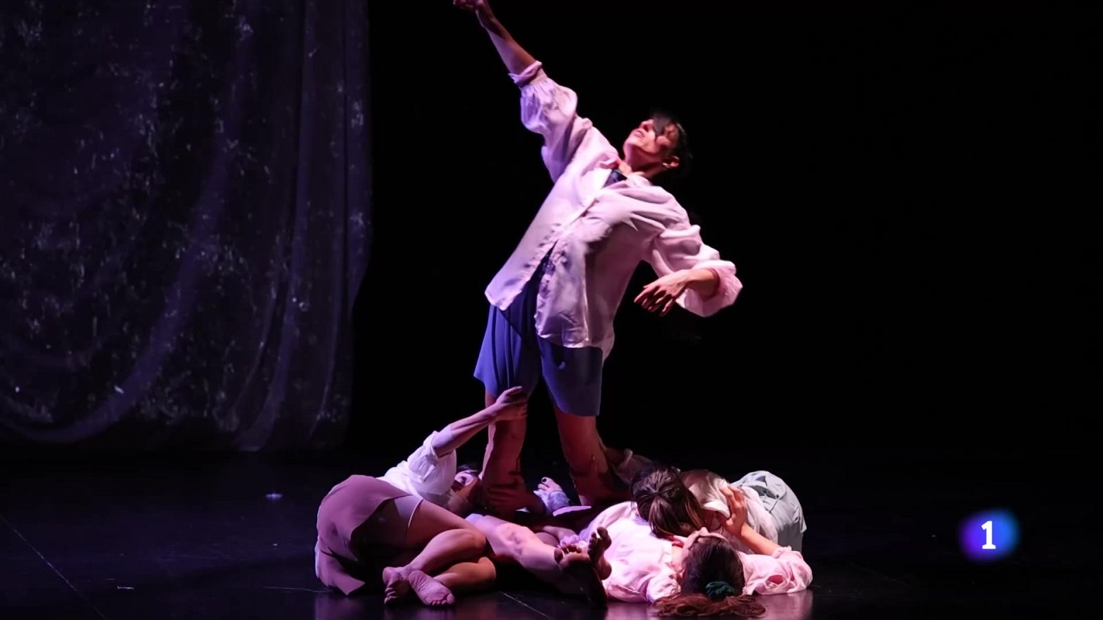 "Rara Avis", l'espectacle de circ de Nou Barris - L'Informatiu | Veure