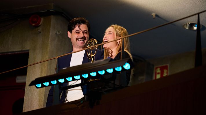 Jana y Manuel anuncian su boda ante David Broncano