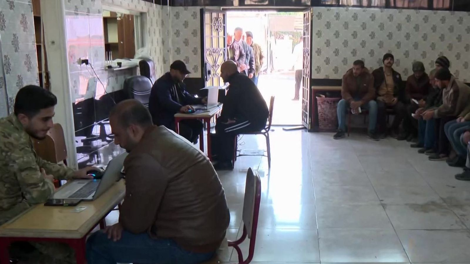 Siria ofrece a los soldados del Ejército de al Asad la oportunidad de volver a la vida civil | Ver