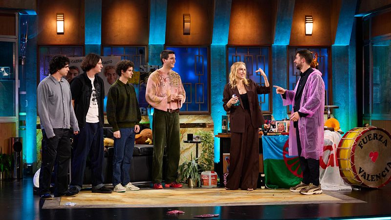 La Revuelta - Kira Miró y Carolina Durante