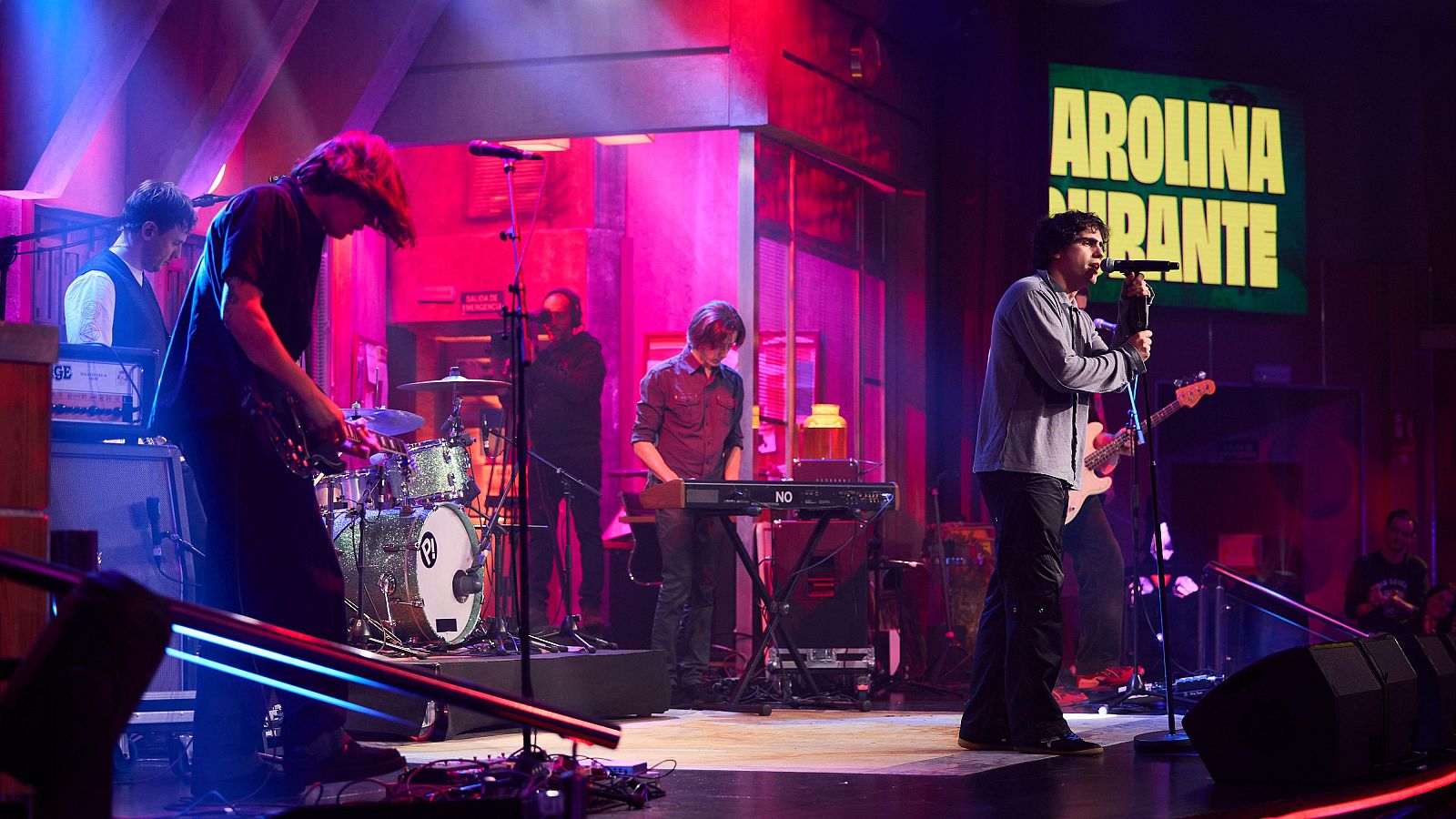 La Revuelta | Carolina Durante canta en vivo "Hamburguesas" 9/1/25 - La Revuelta | Ver