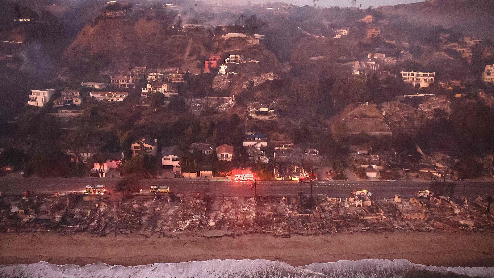 Las llamas avanzan en Los Ángeles - Diario 24 | Ver