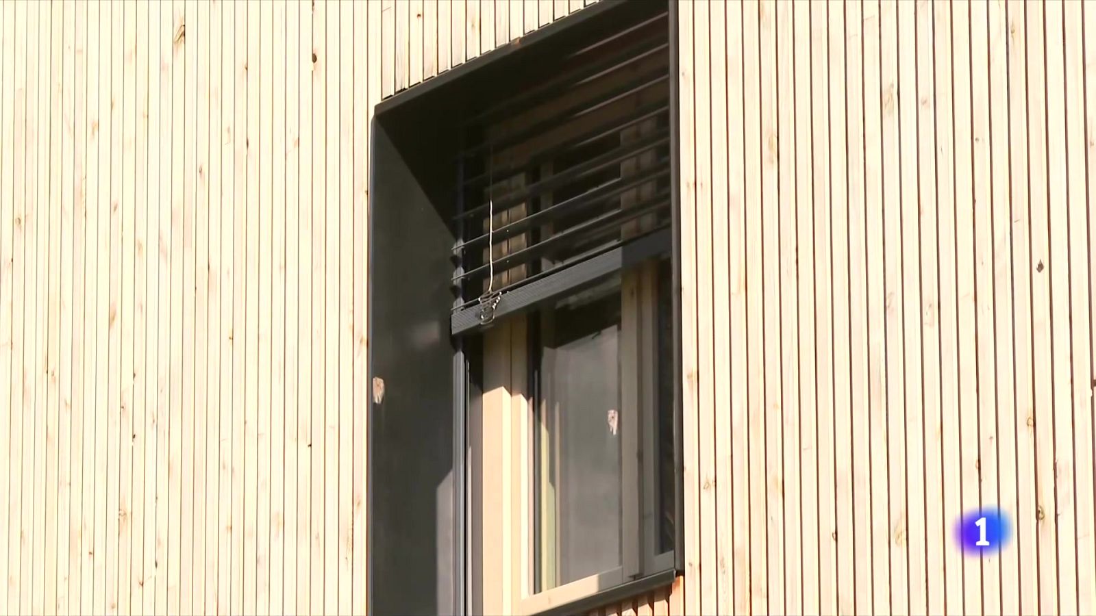 Cases fetes amb fusta, una alternativa més sostenible - L'Informatiu | Veure