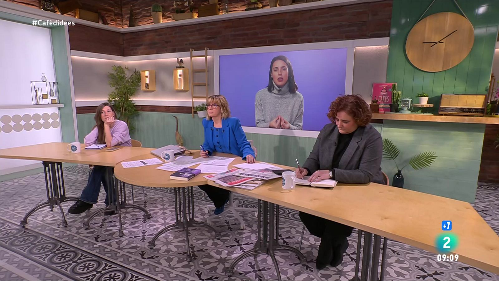 Gemma Nierga entrevista l'eurodiputada de Podem. Escoltem els testimonis de Gemma Herrero i Elena Parreño. I fem tertúlia esportiva