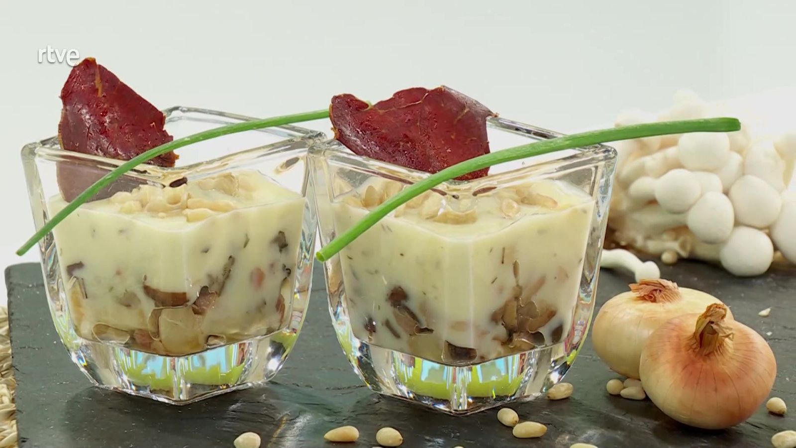 Royal de huevos de oca y setas - Saber vivir | Ver