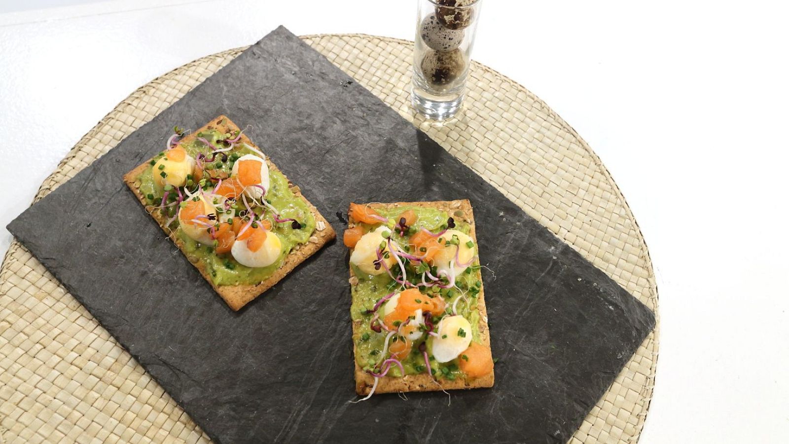 Tosta de aguacate con huevos de codorniz - Saber vivir | Ver