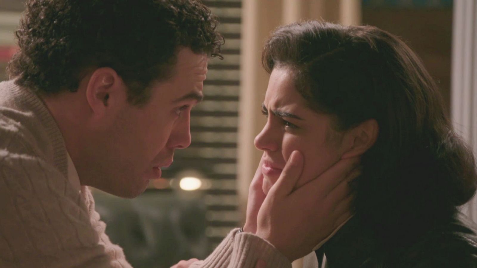 Paula decide seguir con Rodrigo - Salón de té La Moderna | Ver