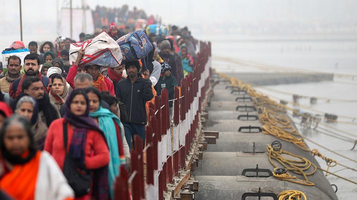 Telediario 1 - Festival hindú del Kumbh Mela: baños en ríos sagrados para purificarse