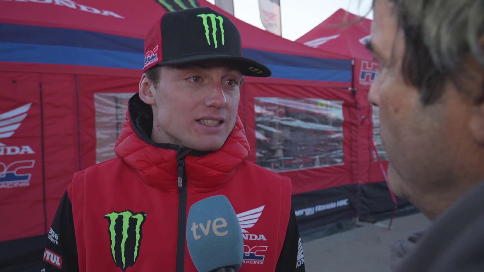 Schareina y la "estrategia" ante la inmensidad de dunas del Dakar - Dakar | Ver