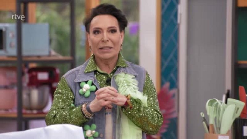 Maestro Joao da un paso más en su transición para ser Benita - Bake off: famosos al horno | Ver