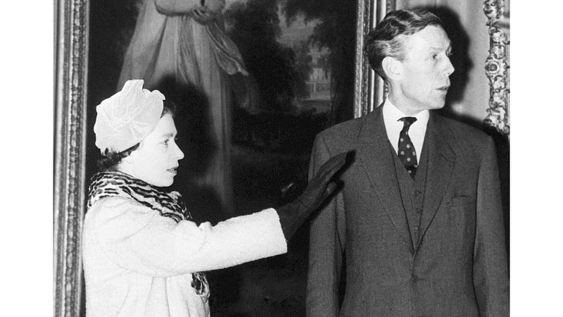 La inteligencia británica demuestra que Isabel II tenía un espía soviético en palacio - Telediario 1 | Ver