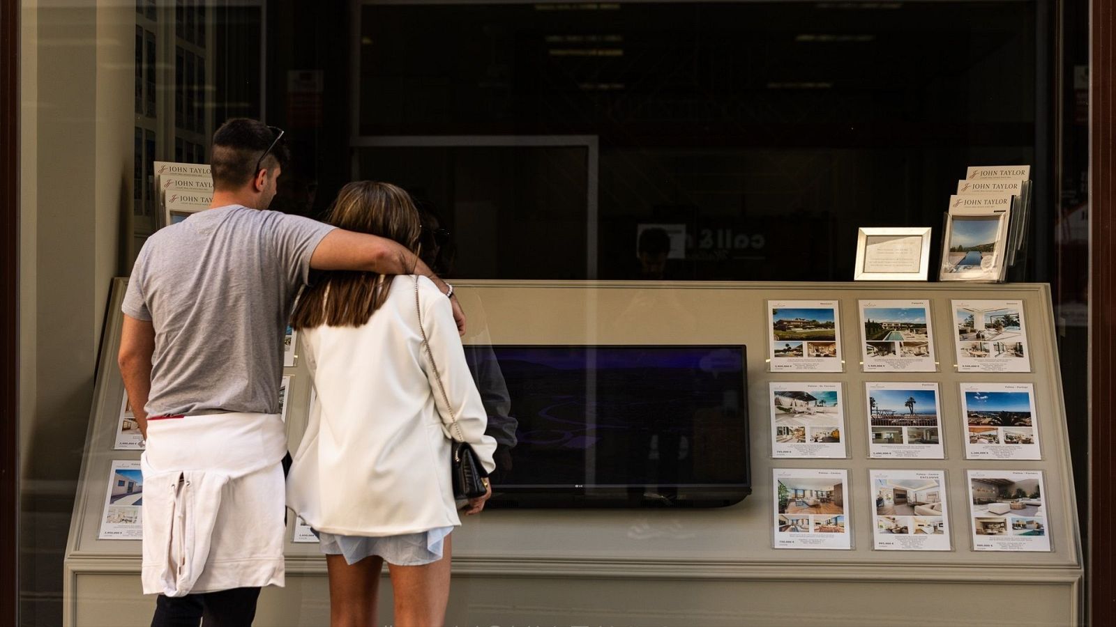 El Gobierno estudia limitar la compra de vivienda a los extranjeros | Ver