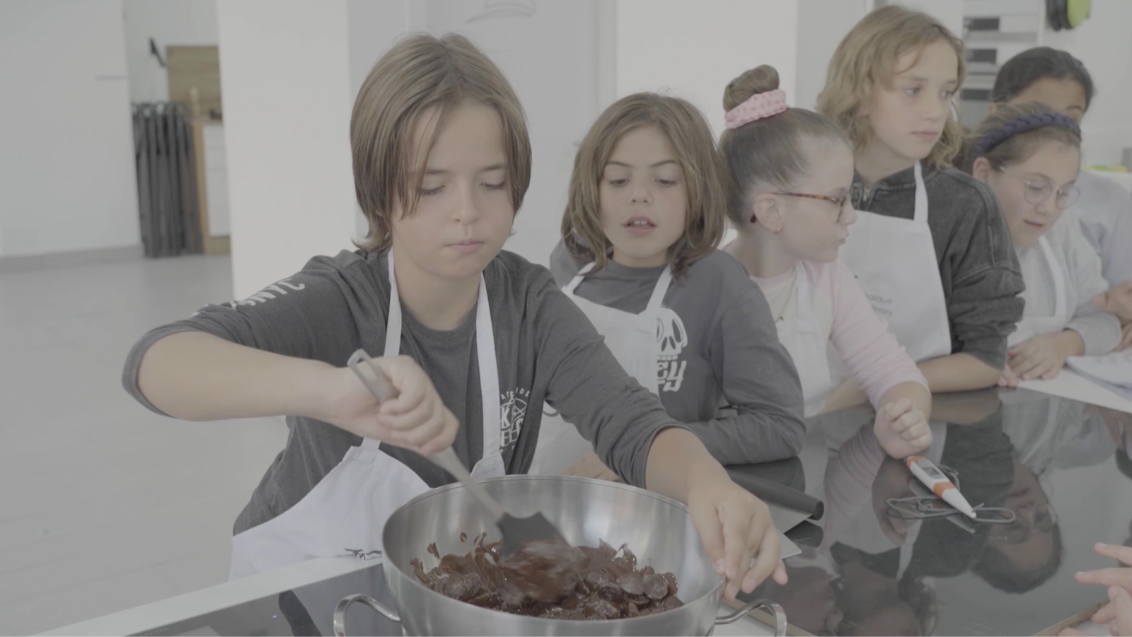 Clase de atemperado de chocolate de MasterChef Junior 11 - MasterChef | Ver
