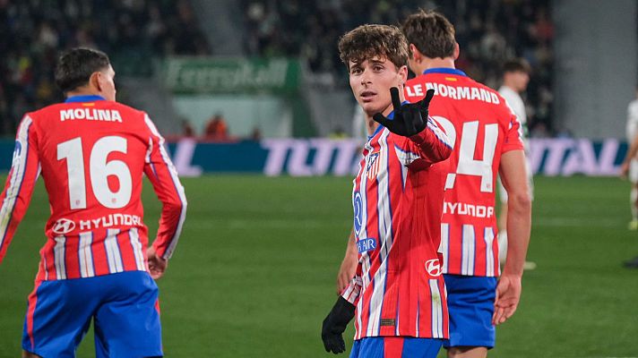  - Riquelme brilla ante el Elche con un golazo