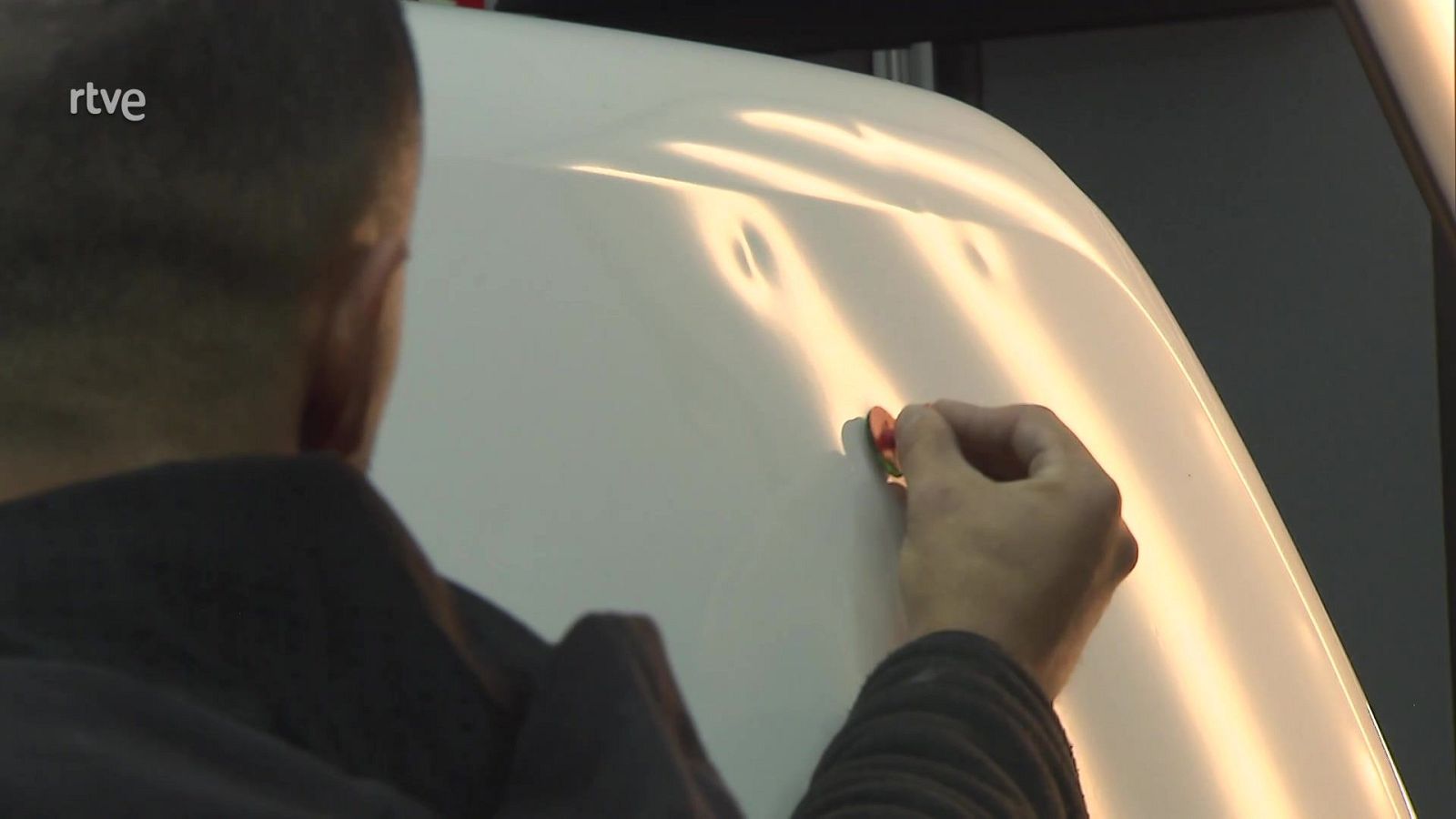 De profesión, “sacabollos” - Aquí hay trabajo | Ver