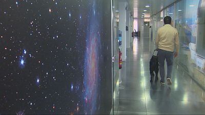 Enrique P�rez acerca la astronom�a personas con discapacidad | Ver