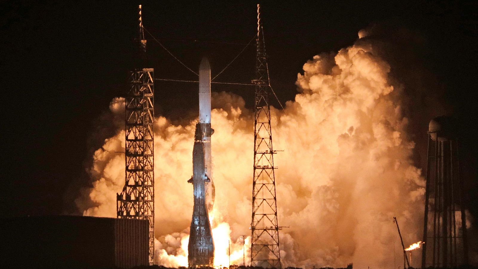 Jeff Bezos lanza su primer cohete para competir con Elon Musk - Modo Digital | Ver