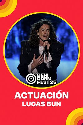 Benidorm Fest - Lucas Bun canta "Te Escribo En El Cielo" en la primera semifinal
