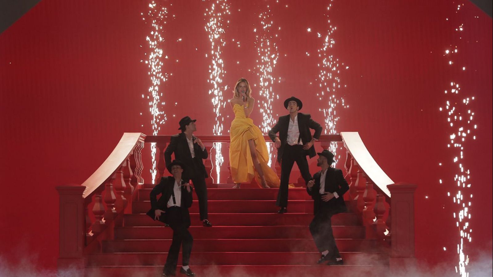 Benidorm Fest 2025: Celine Van Heel canta "La Casa" | Ver