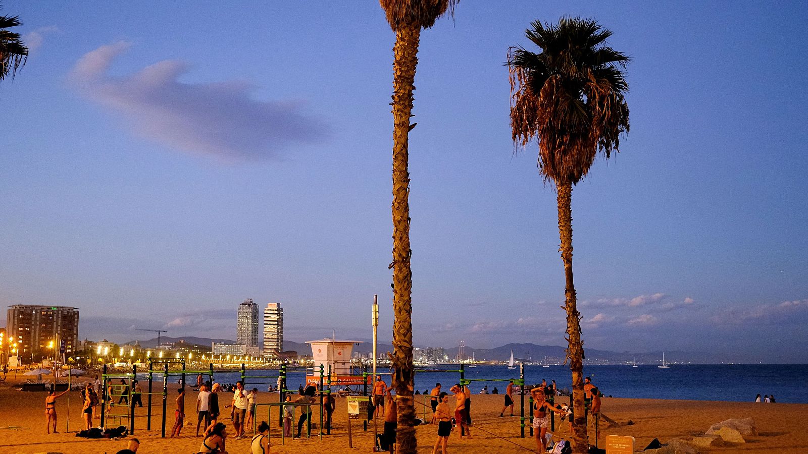 La playa de la Barceloneta se hace viral en China | Ver